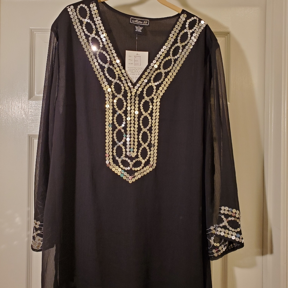 Metro 22 XL Top with silver embellishments around collar and sleeves.